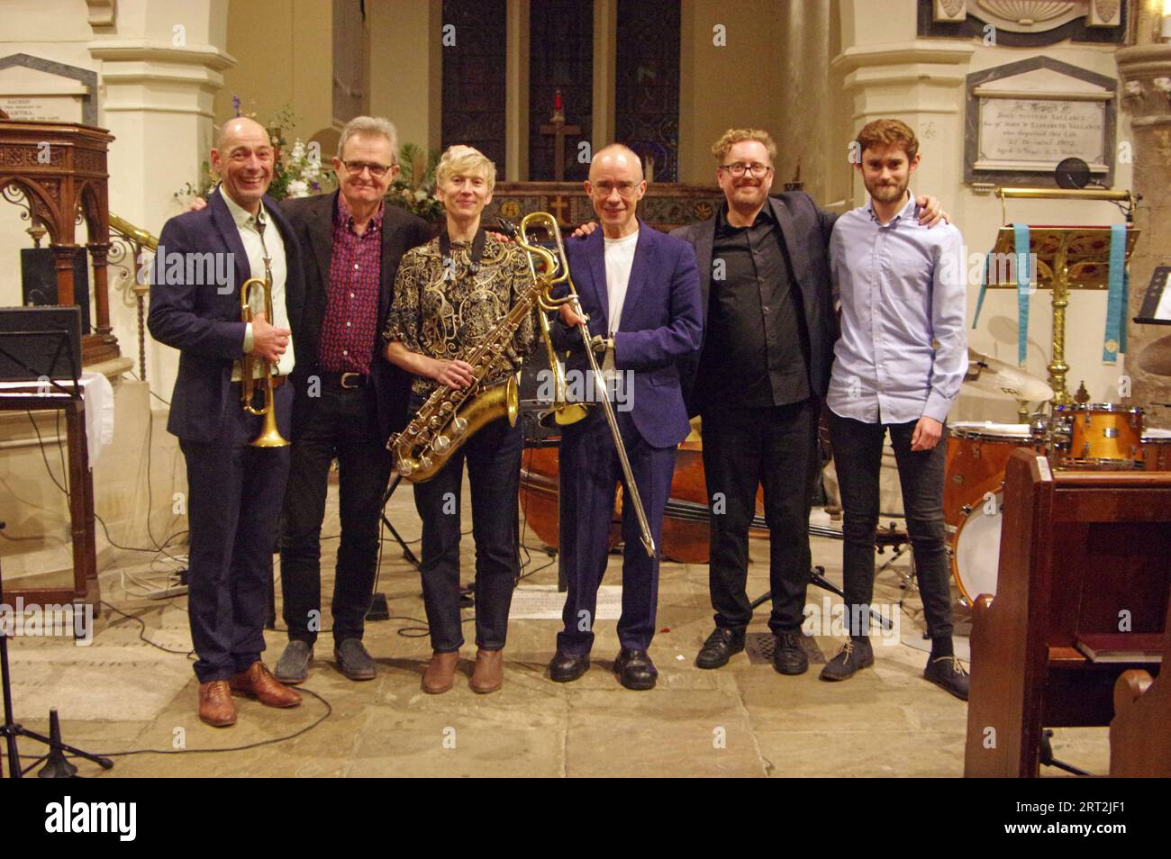 Mark Bassey, Joe Edwards, George Trebar, Terry Seabrook und Chris Coull, Josephine Davies Mark Bassey Sextet, St Andrews Church, Hove, East Sussex, 14. Oktober 2022. Stockfoto