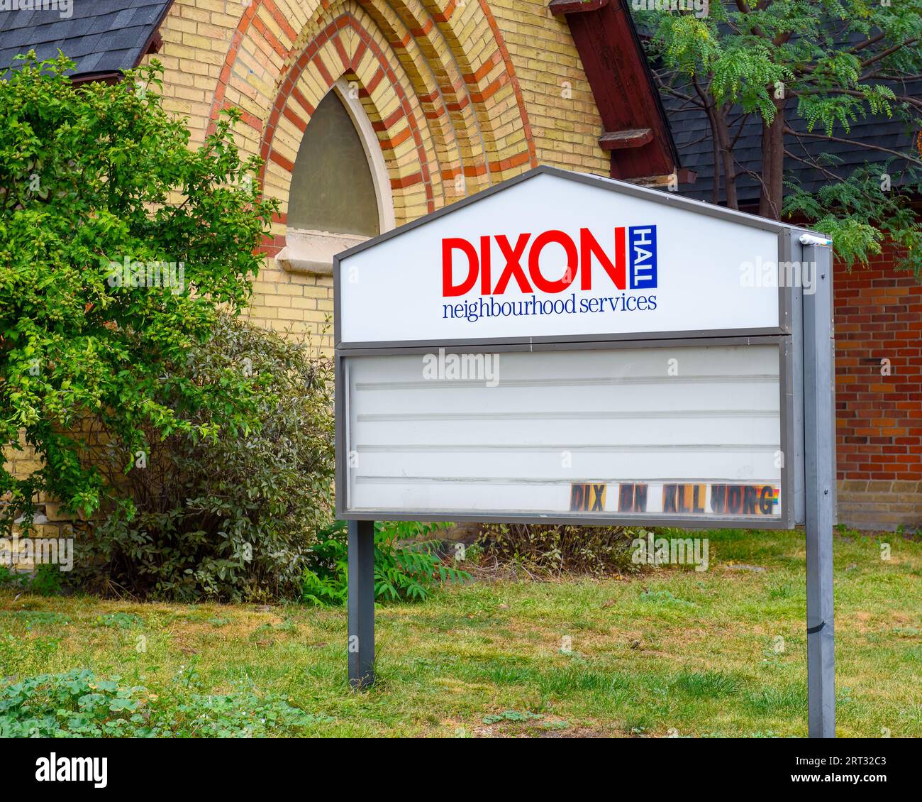 Toronto, Kanada, St. Peter's Anglican Church. Das historische Gebäude beherbergt derzeit die Dixon Hall Neighborhood Services Stockfoto