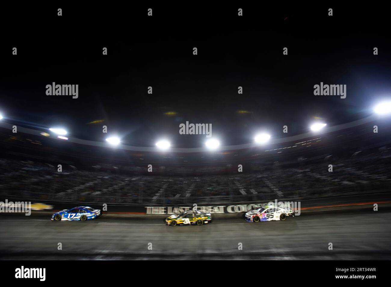 August 2018, Bristol, Tennessee, USA: Ricky Stenhouse, JR (17) fährt beim Bass Pro Shops NRA Night Race in Bristol Motor aus der Kurve Stockfoto