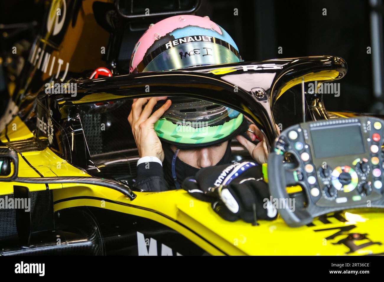 MELBOURNE, AUSTRALIEN, 17. MÄRZ: Daniel RICCIARDO vom Renault F1 Team vor dem Start des Formel-1-Grand Prix 2019 in Australien Stockfoto