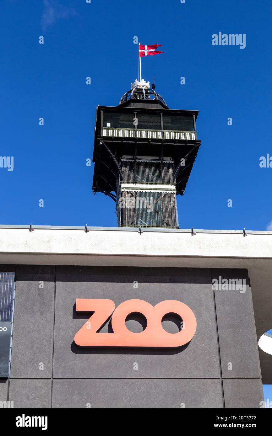 Kopenhagen, Dänemark, 19. März 2019: Der Aussichtsturm im Zoo von Kopenhagen Stockfoto