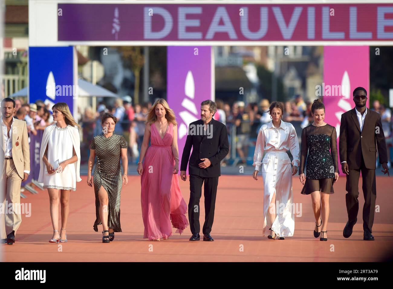 Deauville, Frankreich. September 2023, Alexandre Aja, Anne Berest, Rebecca Marder, Guillaume Canet, Shane Atkinson, Babak Jalali, Stephane Bak, Marina Hands, Laure de Clermont-Tonnerre, Maxim Nucci und Léa Mysius nehmen an der Abschlusszeremonie des 49. Deauville American Film Festivals am 9. September 2023 in Deauville, Frankreich, Teil. Foto: Franck Castel/ABACAPRESS.COM Abaca Press/Alamy Live News Stockfoto