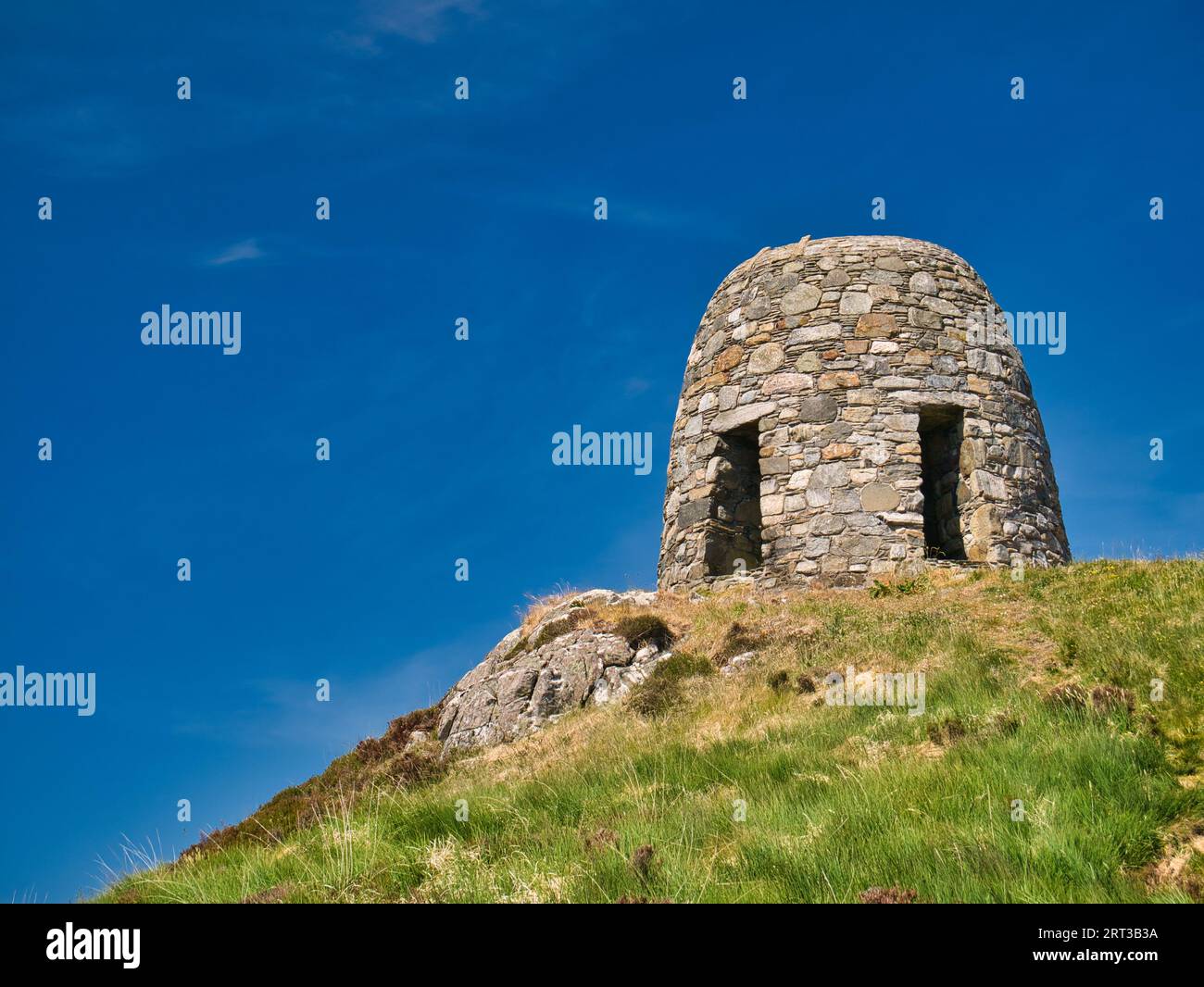 Das 1994 erbaute Pairc Land Raiders Monument auf Lewis in den Äußeren Hebriden in Schottland, Großbritannien, ist dem Gedenken an die Menschen von Lochs gewidmet, die ch Stockfoto