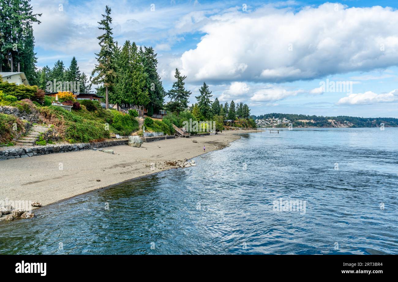 Eine Uferszene auf Fox Island im Bundesstaat Washington. Stockfoto