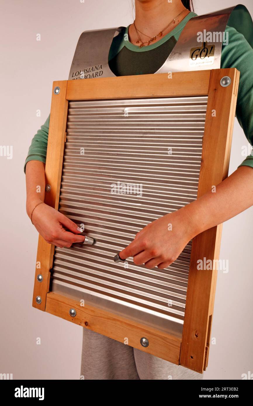 Louisiana Rubboard, Waschbrett, tragbar, über-Schulter-Waschbrett. Weste Frottoir, von Cajun French Frotter, zu reiben. Schlaginstrument, Stockfoto