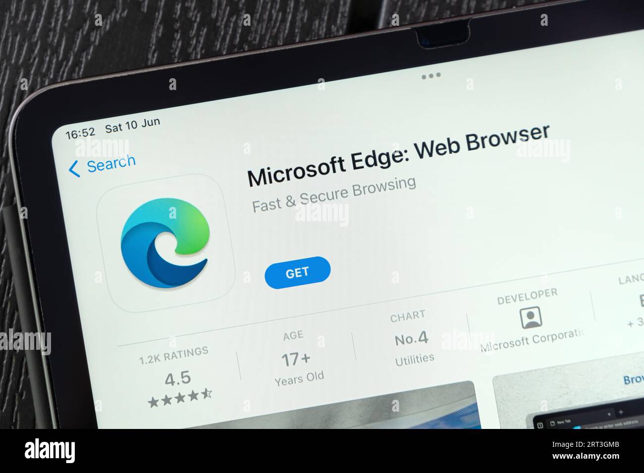 Ostersund, Schweden - 10. Juni 2023: Microsoft Edge Web Browser App auf einem ipad. Microsoft Edge ist ein von Microsoft erstellter Webbrowser. Stockfoto