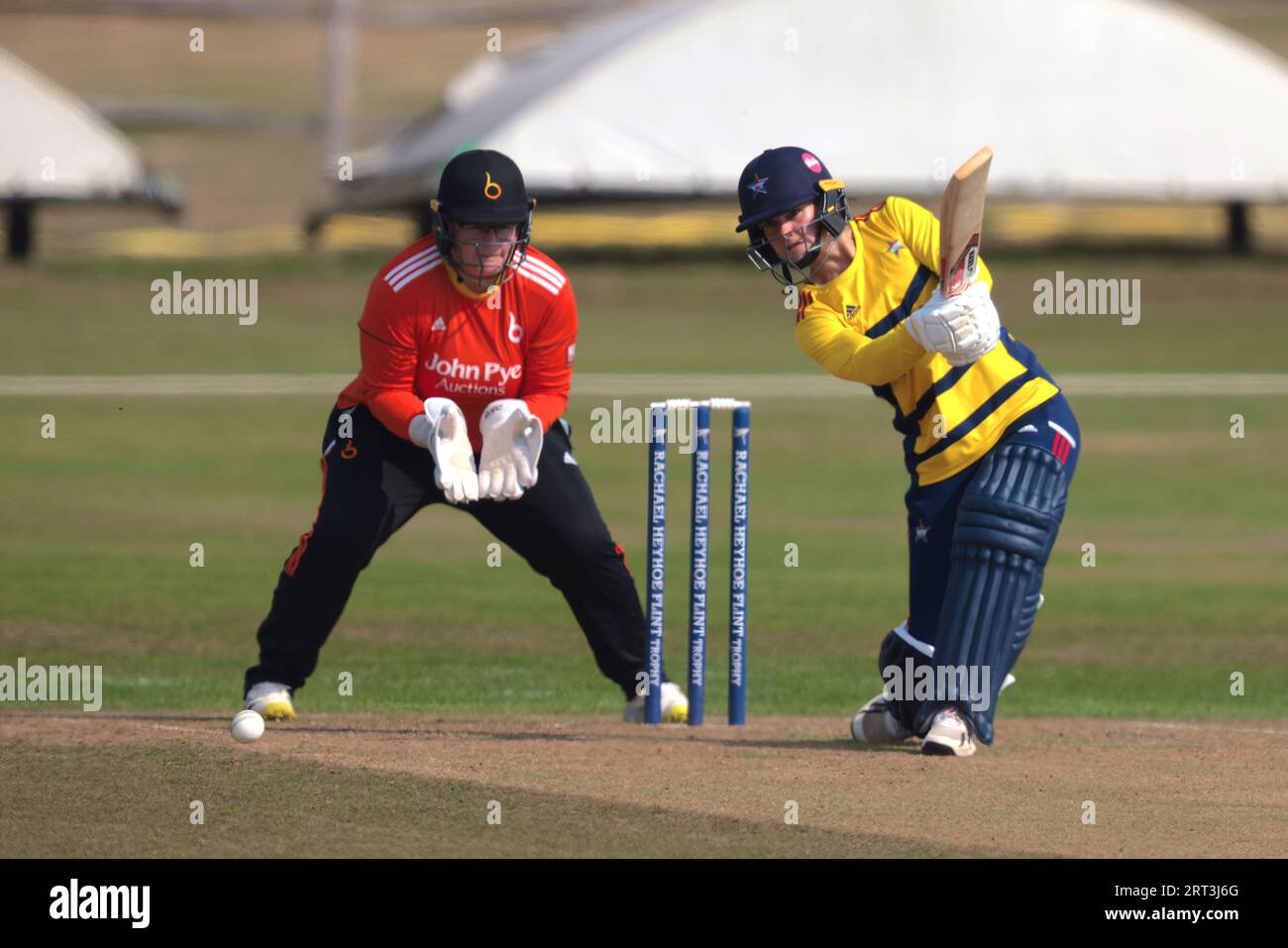 London, Großbritannien. September 2023. Die Stars Paige Scholfield schlagen im Rachael Heyoe-Flint Trophy Match auf dem County Ground in Beckenham gegen den Blaze. Quelle: David Rowe/Alamy Live News Stockfoto