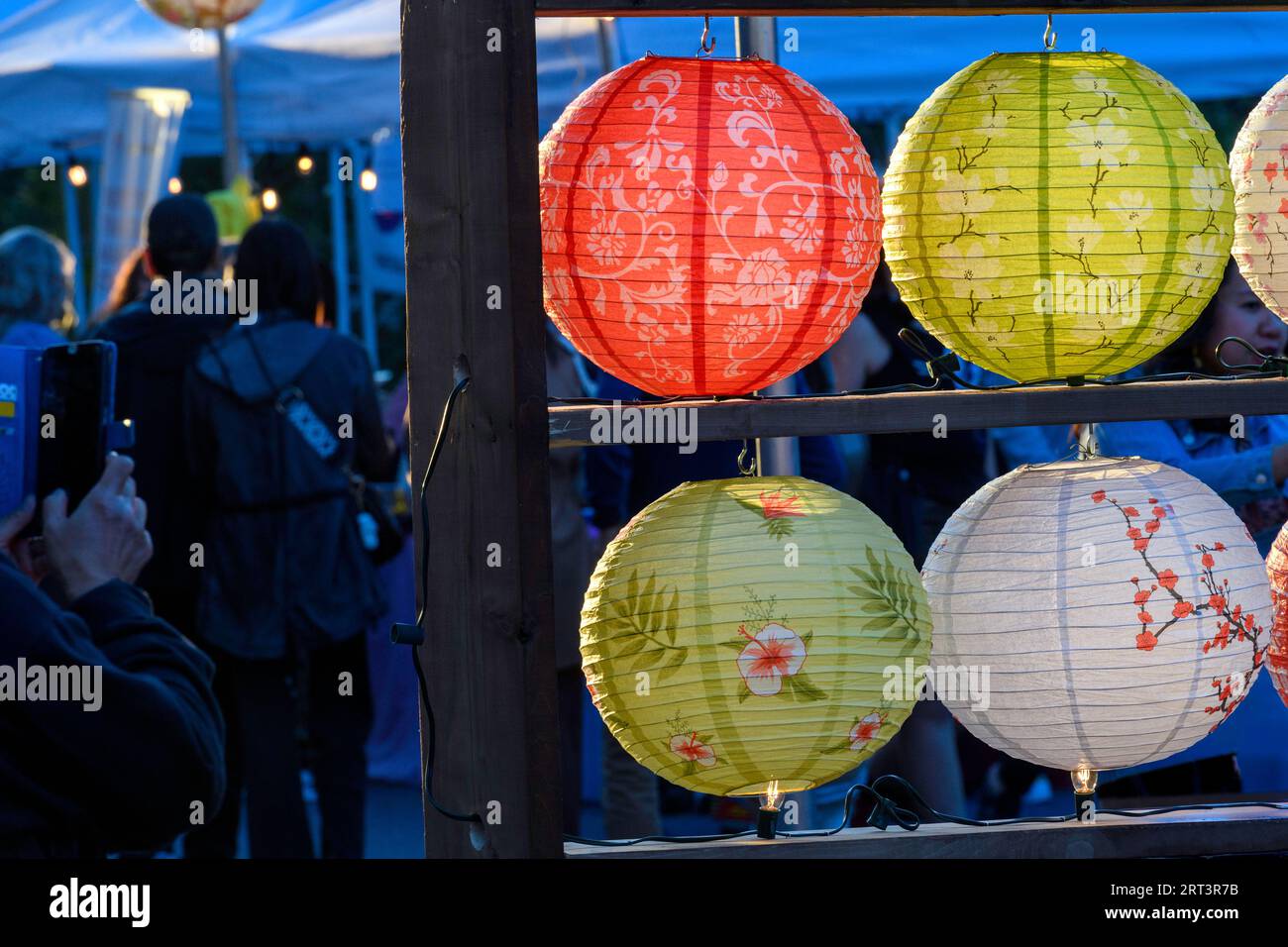 Das jährliche Calgary Chinatown Lantern Festival ist eines der beliebtesten eintägigen Festivals in der Innenstadt von Calgary geworden Stockfoto