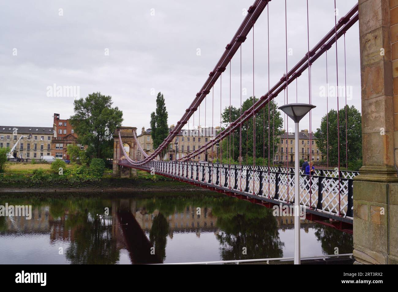 Nahaufnahme der South Portland Street Hängebrücke über den Fluss Clyde in Glasgow, Schottland (UK) Stockfoto