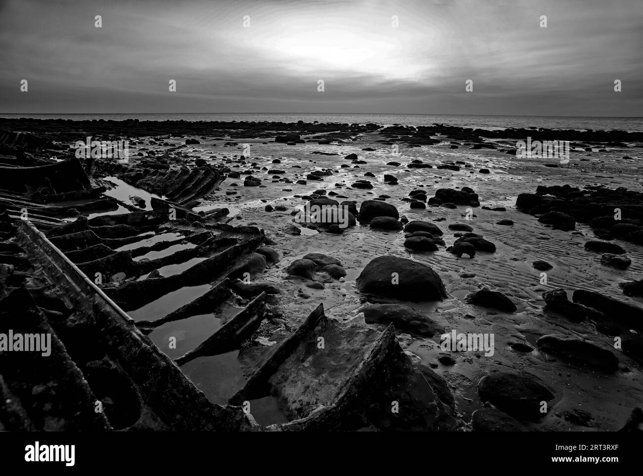 Hunstanton Old Town Beach und das Wrack des Sheraton Trawlers bei Sonnenuntergang, Hunstanton in Norfolk, 7. September 2023 Stockfoto