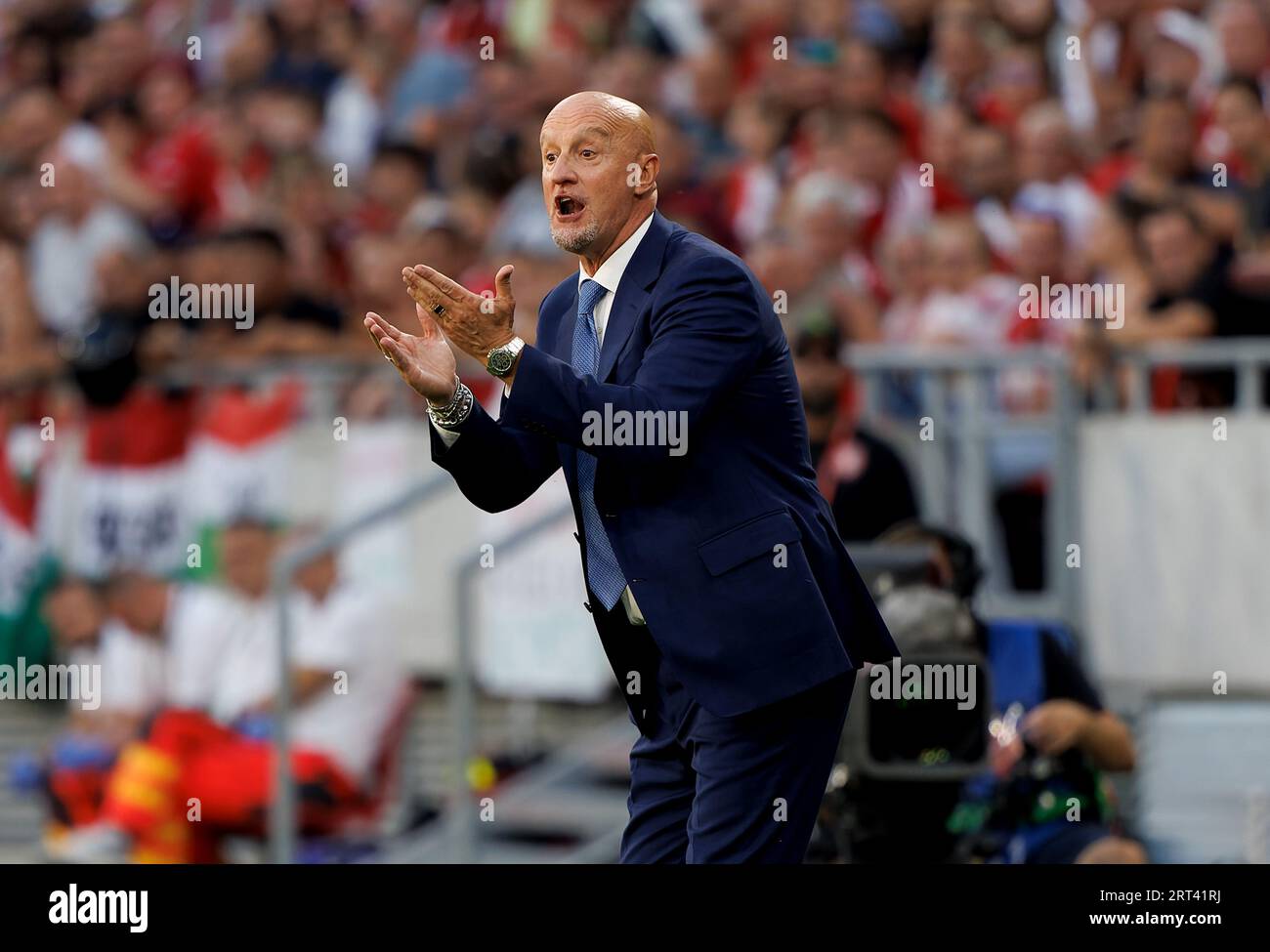 Budapest, Ungarn. September 2023. Marco Rossi, Cheftrainer von Ungarn, reagiert während des internationalen Freundschaftsspiels zwischen Ungarn und Tschechien in der Puskas Arena am 10. September 2023 in Budapest. Quelle: Laszlo Szirtesi/Alamy Live News Stockfoto