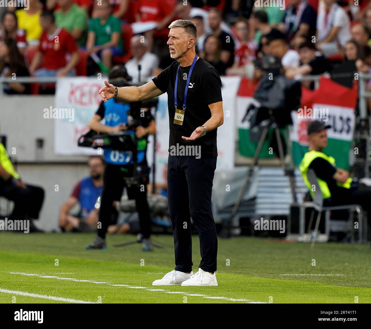 Budapest, Ungarn. September 2023. Jaroslav Silhavy, Cheftrainer der Tschechischen Republik, reagiert während des internationalen Freundschaftsspiels zwischen Ungarn und Tschechien in der Puskas Arena am 10. September 2023 in Budapest. Quelle: Laszlo Szirtesi/Alamy Live News Stockfoto