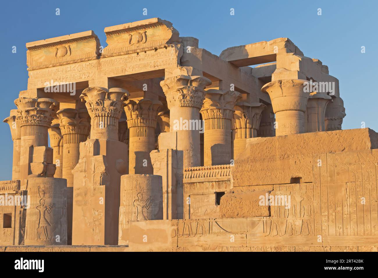 Der Tempel von KOM Ombo ist dem Krokodilgott Sobek und dem Falken-Gott Haroeris gewidmet. Kom Ombo, Ägypten, Stockfoto
