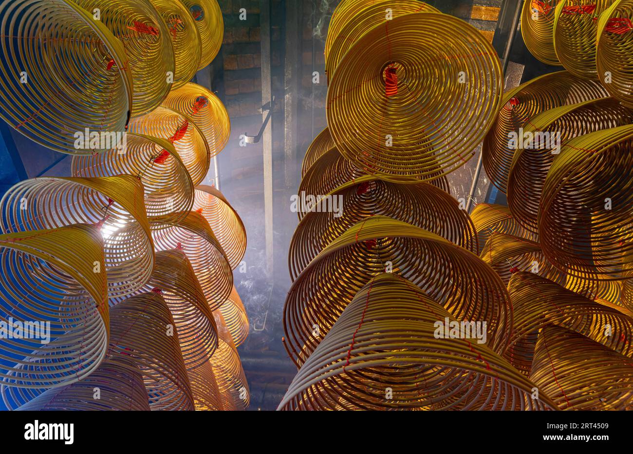 Ein Schuss von Weihrauch im A-Ma-Tempel in Macao Stockfoto