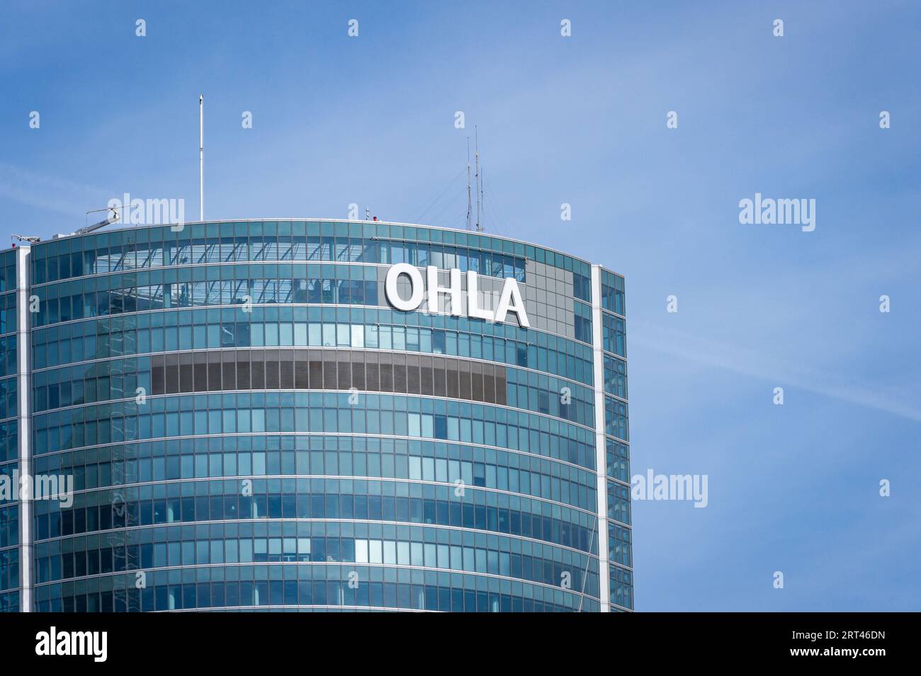 Der Turm Emperador Castellana (früher Torre Espacio), Hauptsitz des spanischen Bauunternehmens Ohla, im Finanzdistrikt Cuatro Torres Business Area (CTBA) in Madrid. Stockfoto