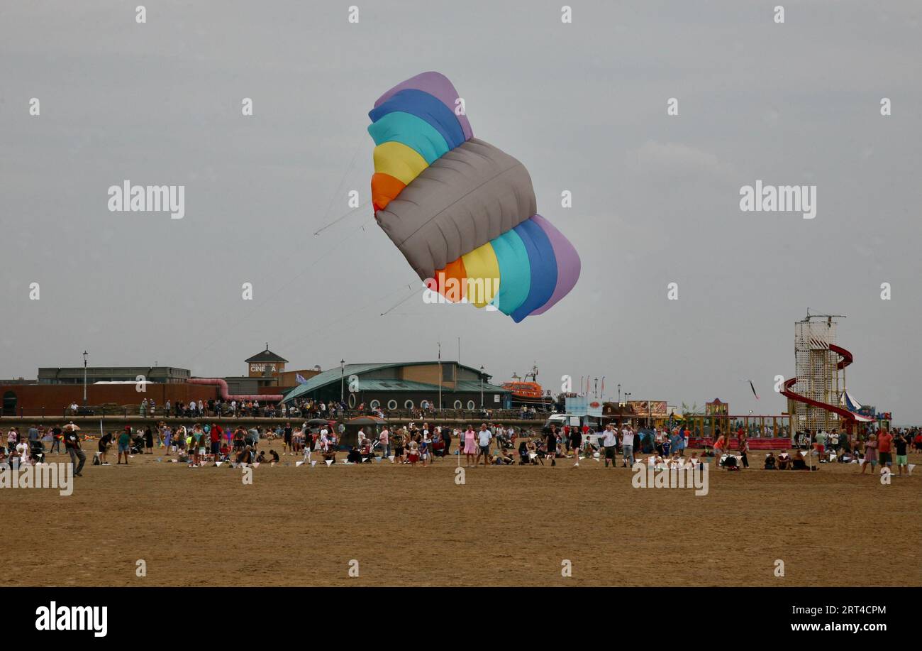 Drachenfliegen beim St. Annes Kite Festival, Lytham St Annes, Lancashire, Vereinigtes Königreich, Europa am Sonntag, September 2023 Stockfoto