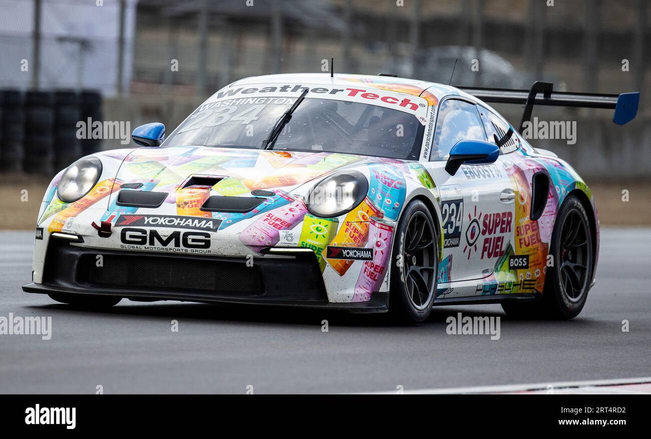 September 2023 Monterey, CA, USA Fahrer Kyle Washington kommt in Runde 4 während des Firestone Grand Prix von Monterey Porsche Sprint Challenge Race 2 USA West auf dem WeatherTech Raceway Laguna Seca Monterey, CA Thurman James/CSM Stockfoto