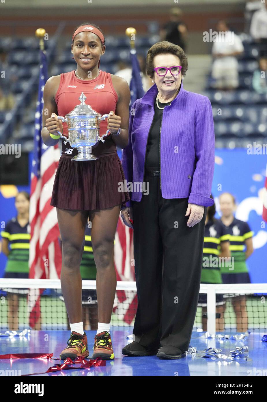 Flushing, Queens, NY, USA. September 2023. Coco Gauff (USA) feiert ihren Sieg gegen Aryna Sabalenka (BLR) mit 2:6, 6:3, 6:2 beim US Open-Finale der Frauen, das im Billie Jean King National Tennis Center in Flushing, Queens, New York, ausgetragen wurde. © Grace Schultz/CSM/Alamy Live News Stockfoto