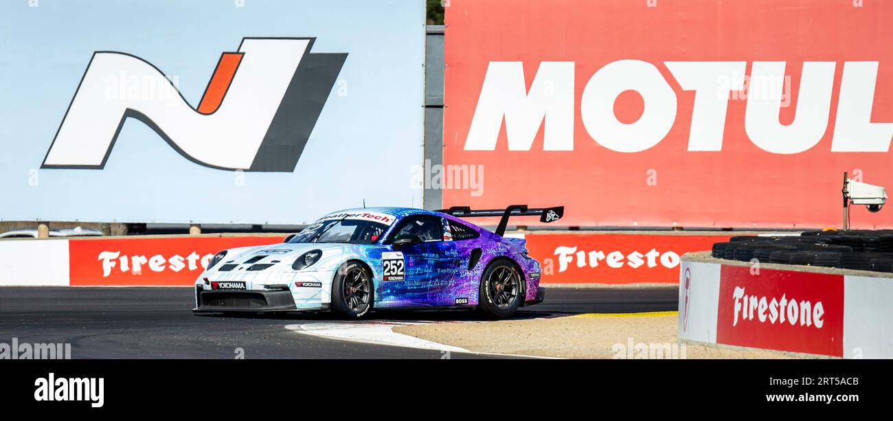 September 2023 Monterey, CA, USA Fahrer Robert Todd kommt in Runde 11 während des Firestone Grand Prix von Monterey Porsche Sprint Challenge Race 2 USA West auf WeatherTech Raceway Laguna Seca Monterey, CA Thurman James/CSM (Bild: © Thurman James/Cal Sport Media) Stockfoto