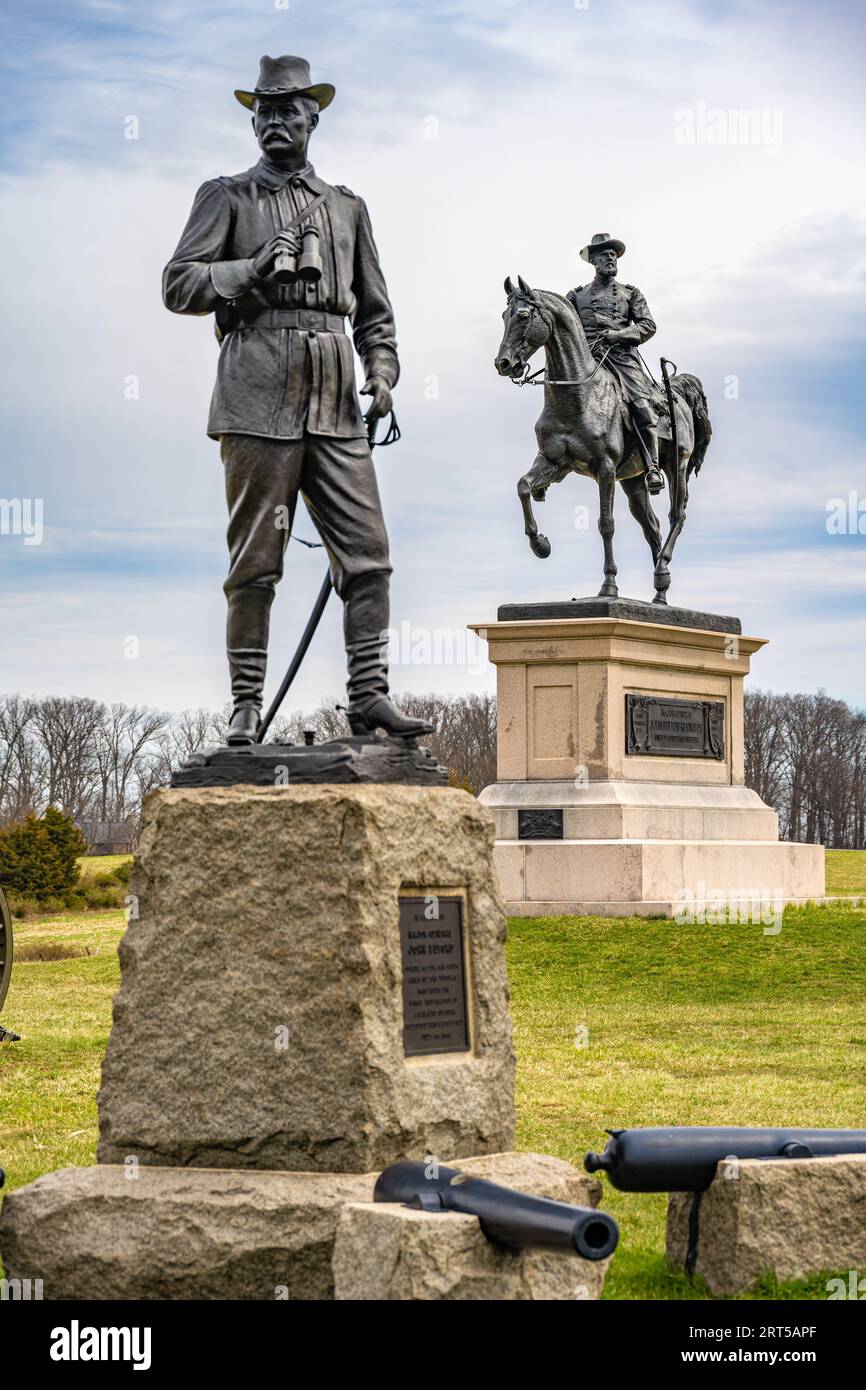 Denkmäler für Major General John Buford und Major General John F. Reynolds auf der McPherson Ridge im Gettysburg National Military Park in Gettysburg, PA. Stockfoto