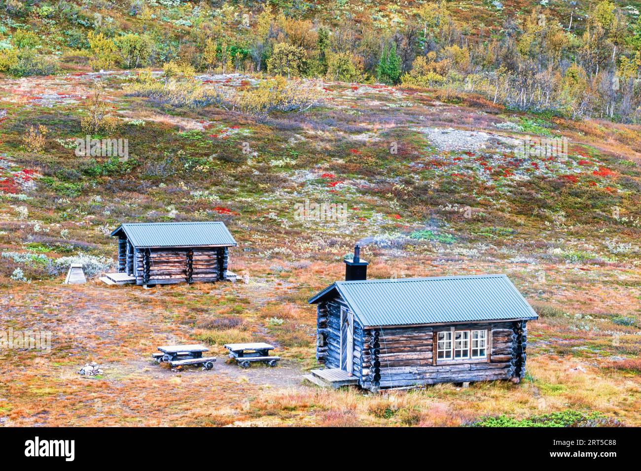 Berghütte in einer wunderschönen Herbstlandschaft Stockfoto