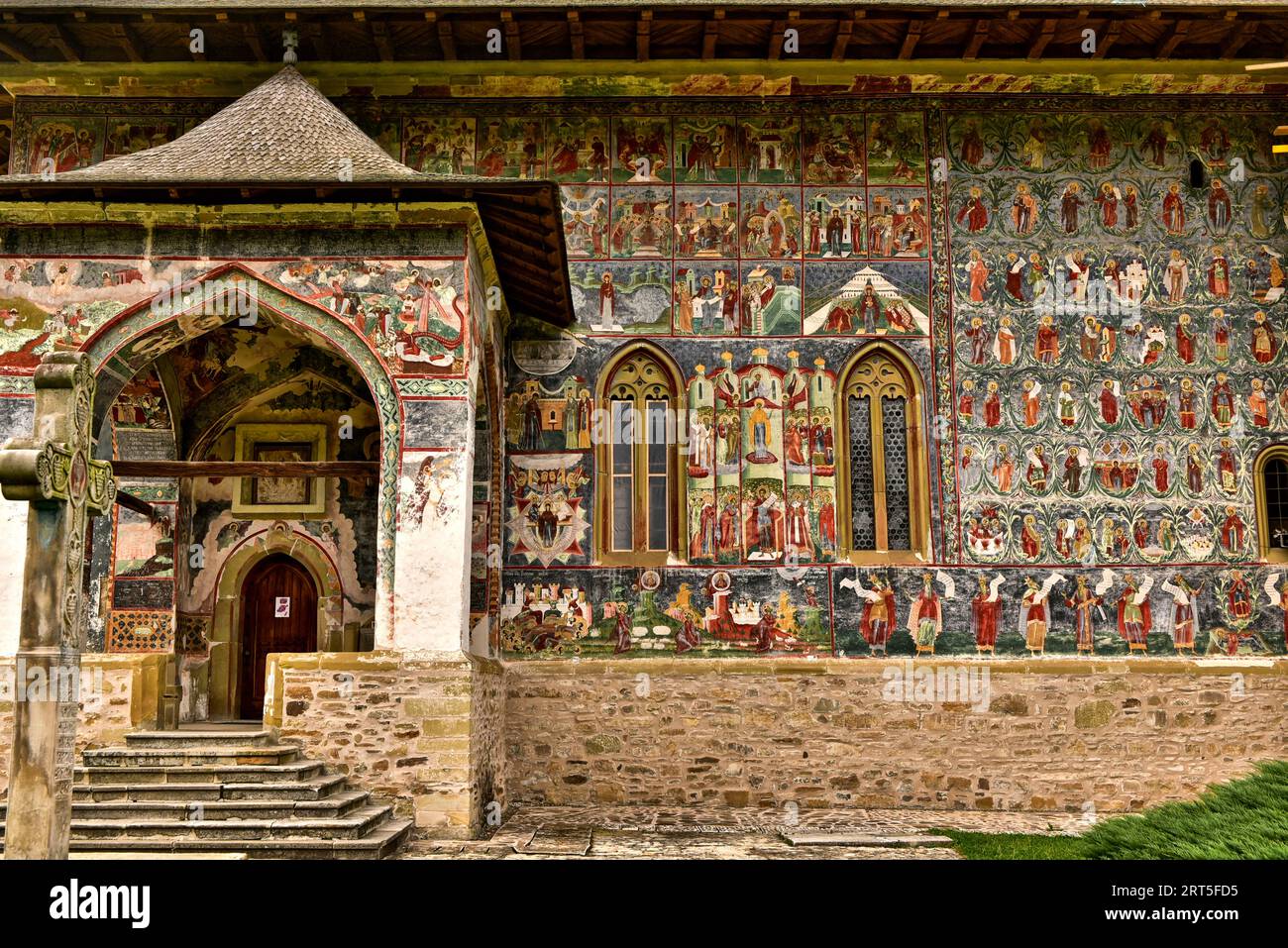 Wunderschöne Fresken des Klosters Sucevița in der Bukowina im Nordosten Rumäniens Stockfoto