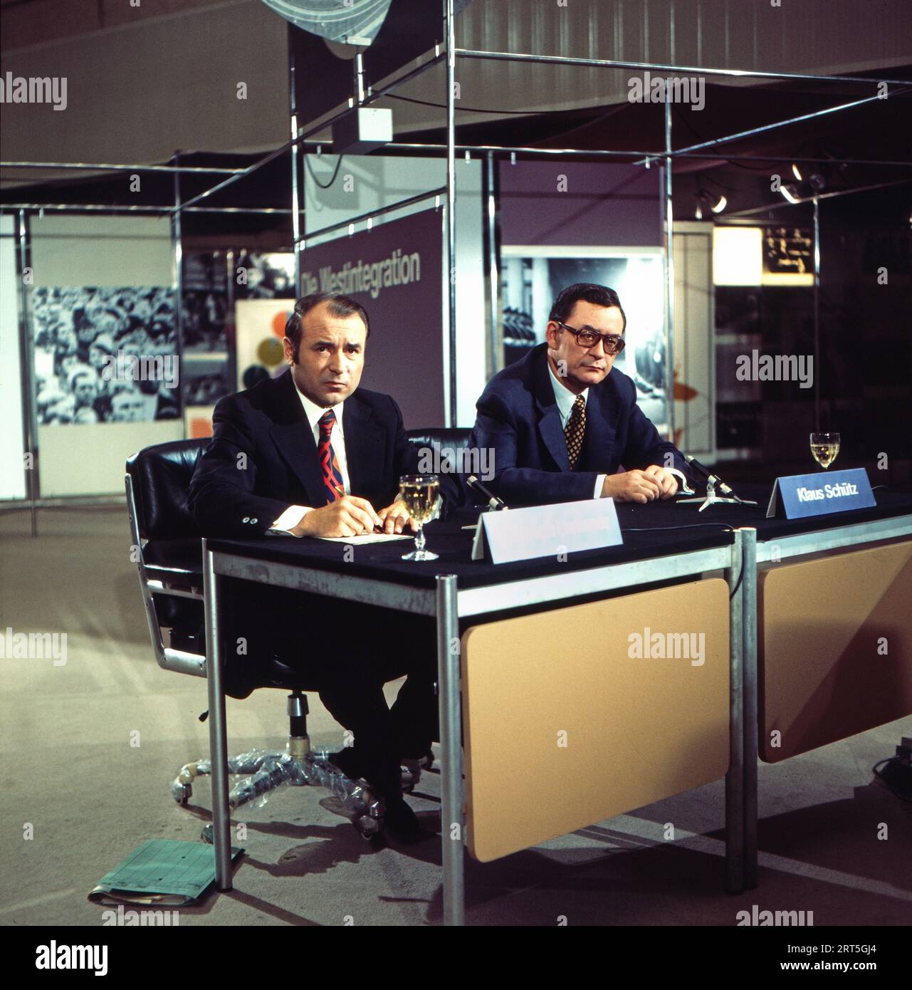 ZDF-Magazin, Politikmagazin, Deutschland 1969 - 1987, Moderatoren Heinrich Lummer und Klaus Schütz Stockfoto