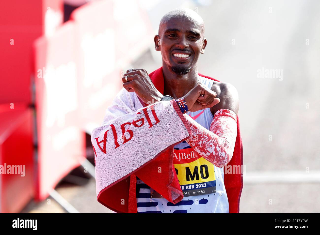 Sir Mo Farah belegte den vierten Platz in seinem letzten Wettkampfrennen beim AJ Bell Great North Run 2023 durch Newcastle upon Tyne, Gateshead und South Shields. Bilddatum: Sonntag, 10. September 2023. Stockfoto