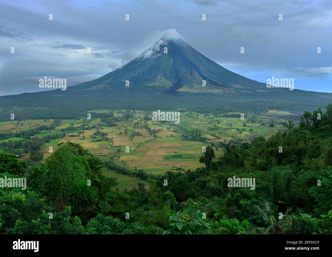 Mayon-Vulkan in der Nähe von Legazpi City. Stockfoto