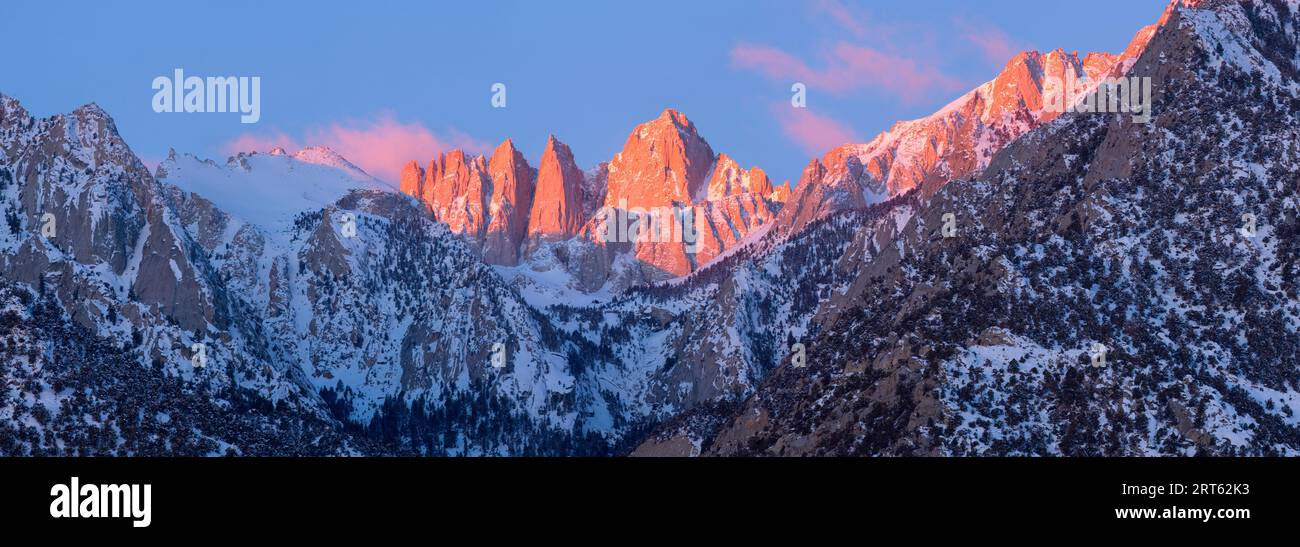 Der Mount Whitney, der höchste Gipfel in den angrenzenden Vereinigten Staaten, liegt im Sequoia/Kings Canyon National Park in Kalifornien, USA Stockfoto