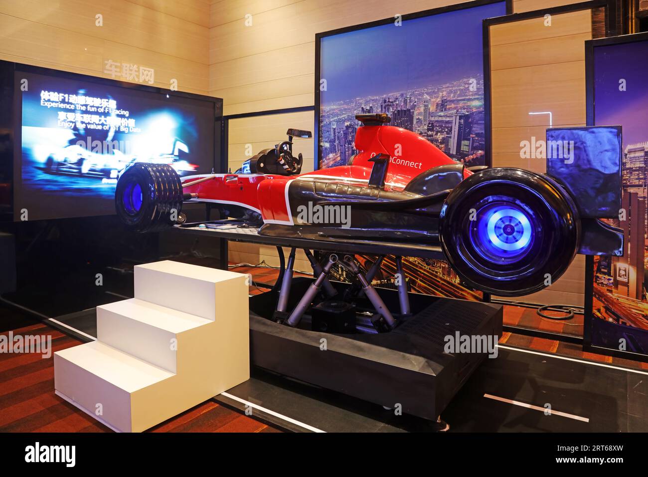 Shijiazhuang City - 17. Juli 2017: Das F1-Modellauto wird auf einer Ausstellung in einer Smart City in Shijiazhuang City, Provinz Hebei, China, gezeigt Stockfoto