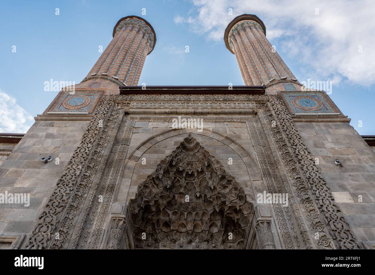 Minarett-Madrasa, Erzurum, Türkei. Hochwertige Fotos Stockfoto