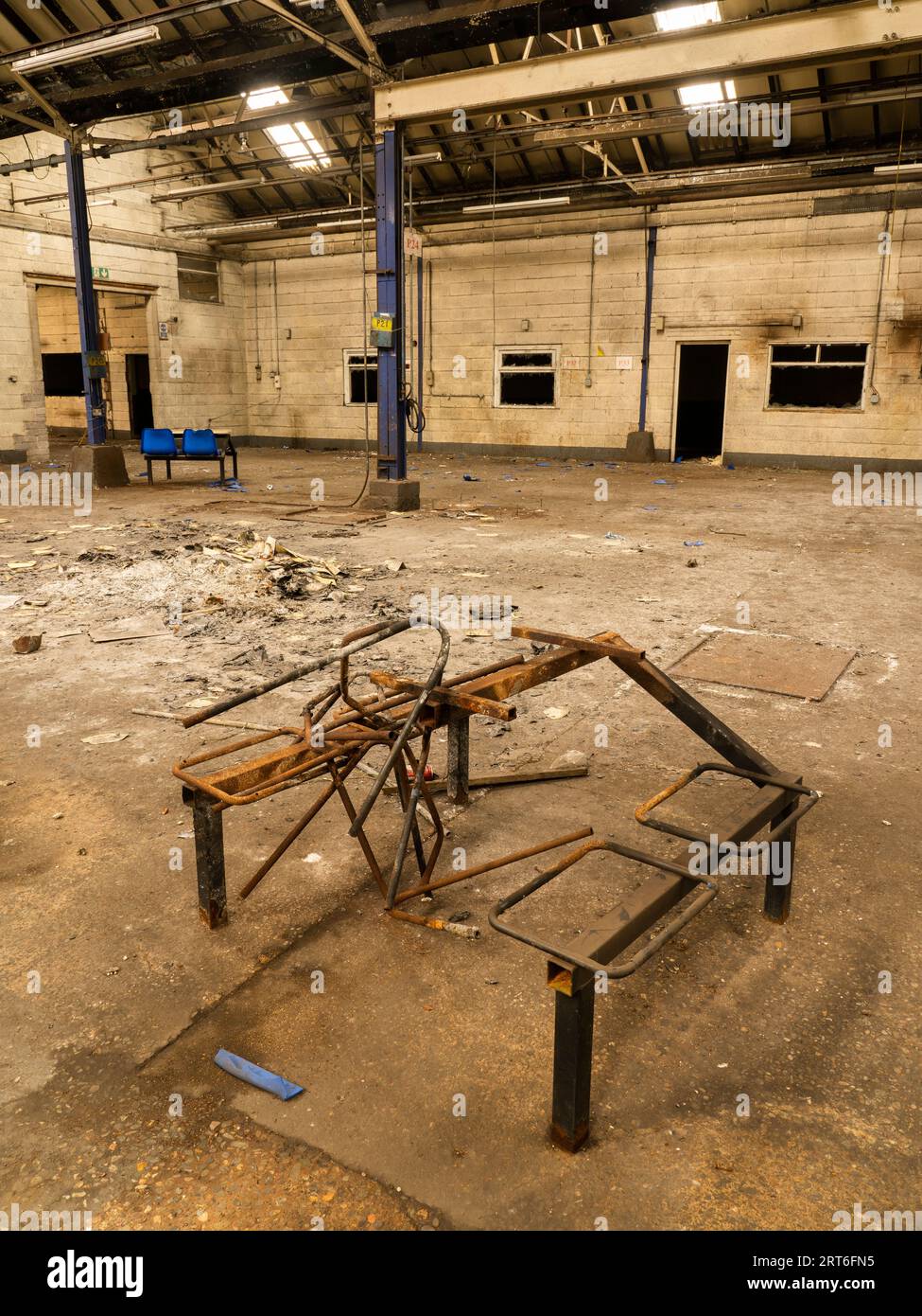 Ein verlassenes und verlassenes Fabrikgebäude in Shropshire. Stockfoto