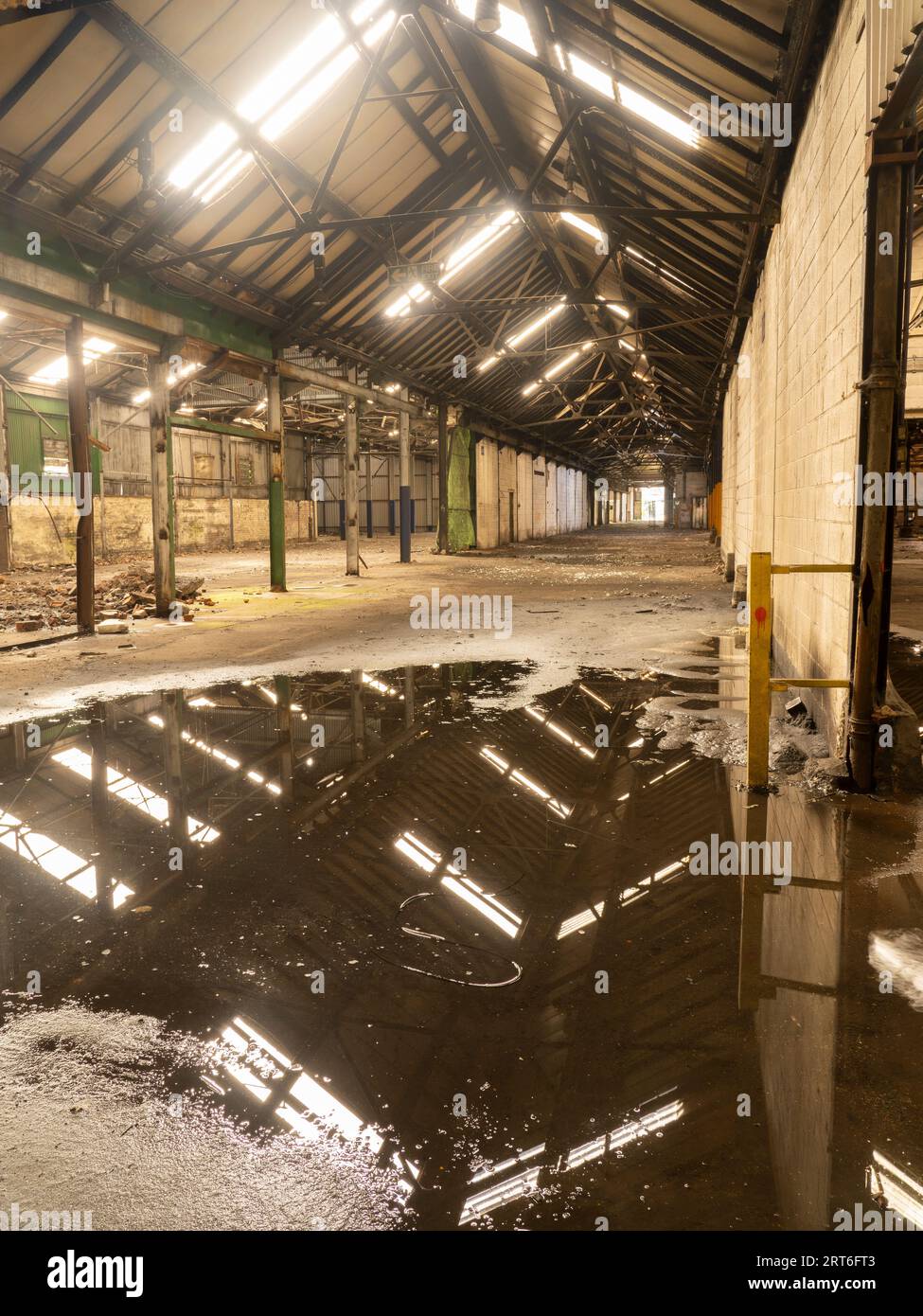 Ein verlassenes und verlassenes Fabrikgebäude in Shropshire. Stockfoto