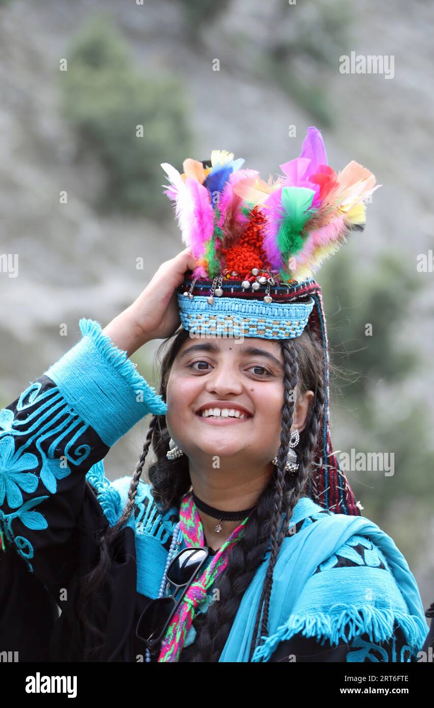Kalash Woman beim Uchaw Summer Festival Stockfoto