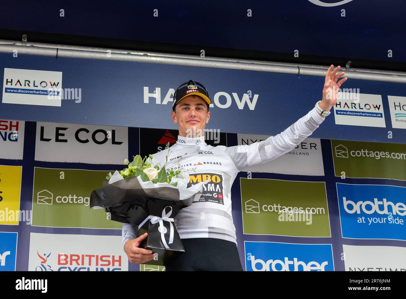 Olav Kooij beim Tour of Britain-Radrennen Stage 6 am Ziel in Harlow, Essex, UK. Sieger der besten jungen Fahrerwertung Stockfoto
