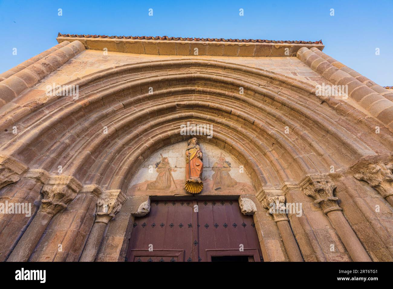 Außenansicht der Kirche Santiago EL Mayor in Sangüesa Zangoza, Navarra, Spanien Stockfoto