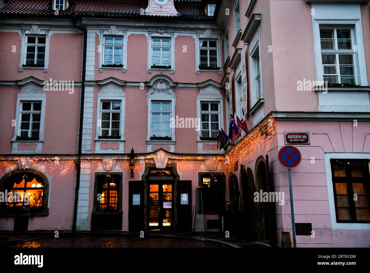 Barockes Eckgebäude in Prag, Tschechische Republik. Stockfoto
