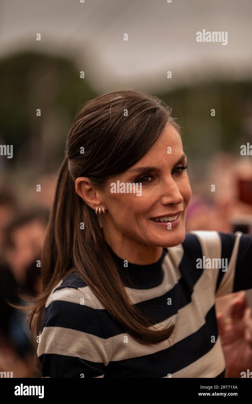 Spanish Royal House, 11. september 2023. Sigueiro, Galicien, Spanien. Königin Letizia weiht das Schuljahr in der öffentlichen mehrsprachigen Schule do Camino Ingles ein. Teilnahme des Präsidenten der galicischen Regierung, Alfonso Rueda, und des Erziehungskonselleios Roman Rodriguez. Quelle: Xan/Alamy Live News/Alamy Live News Stockfoto