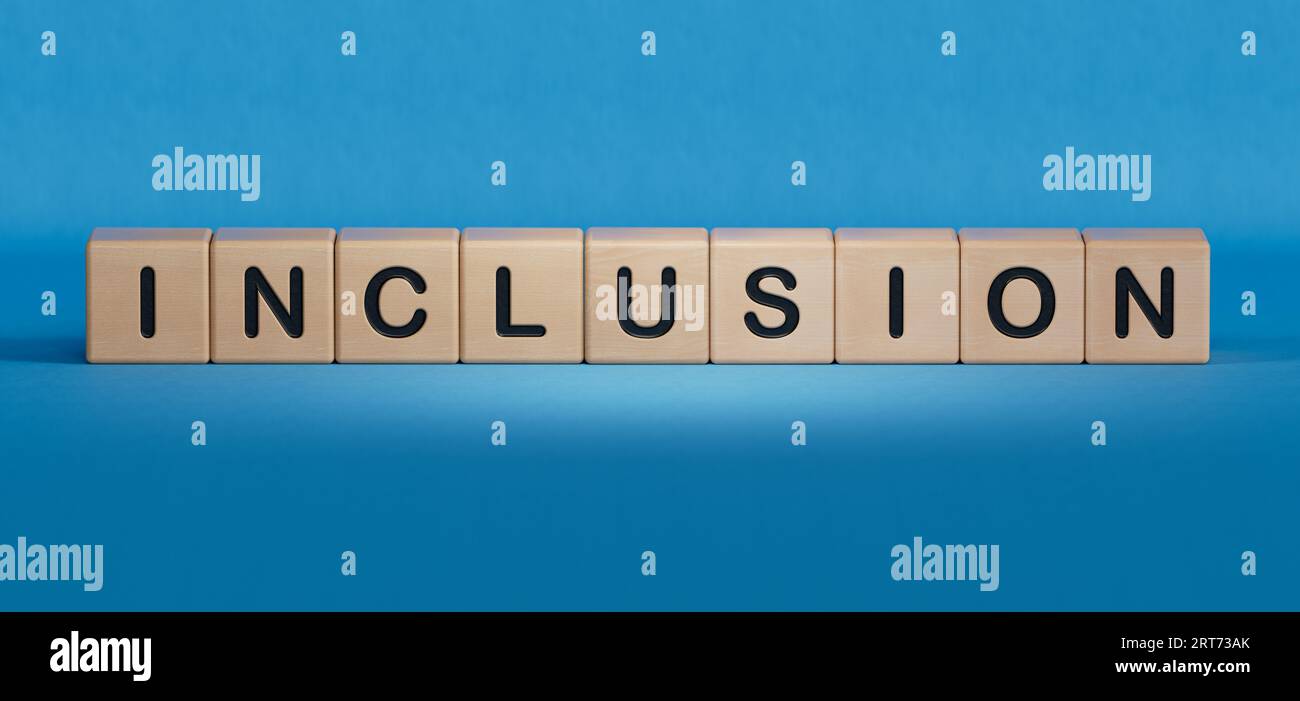 Symbol für eine bessere Integration. Holzwürfel mit dem Wort „Inklusion“. Wunderschöner orangefarbener Hintergrund. Kopieren Sie Space.3D-Rendering auf blauem Hintergrund. Stockfoto
