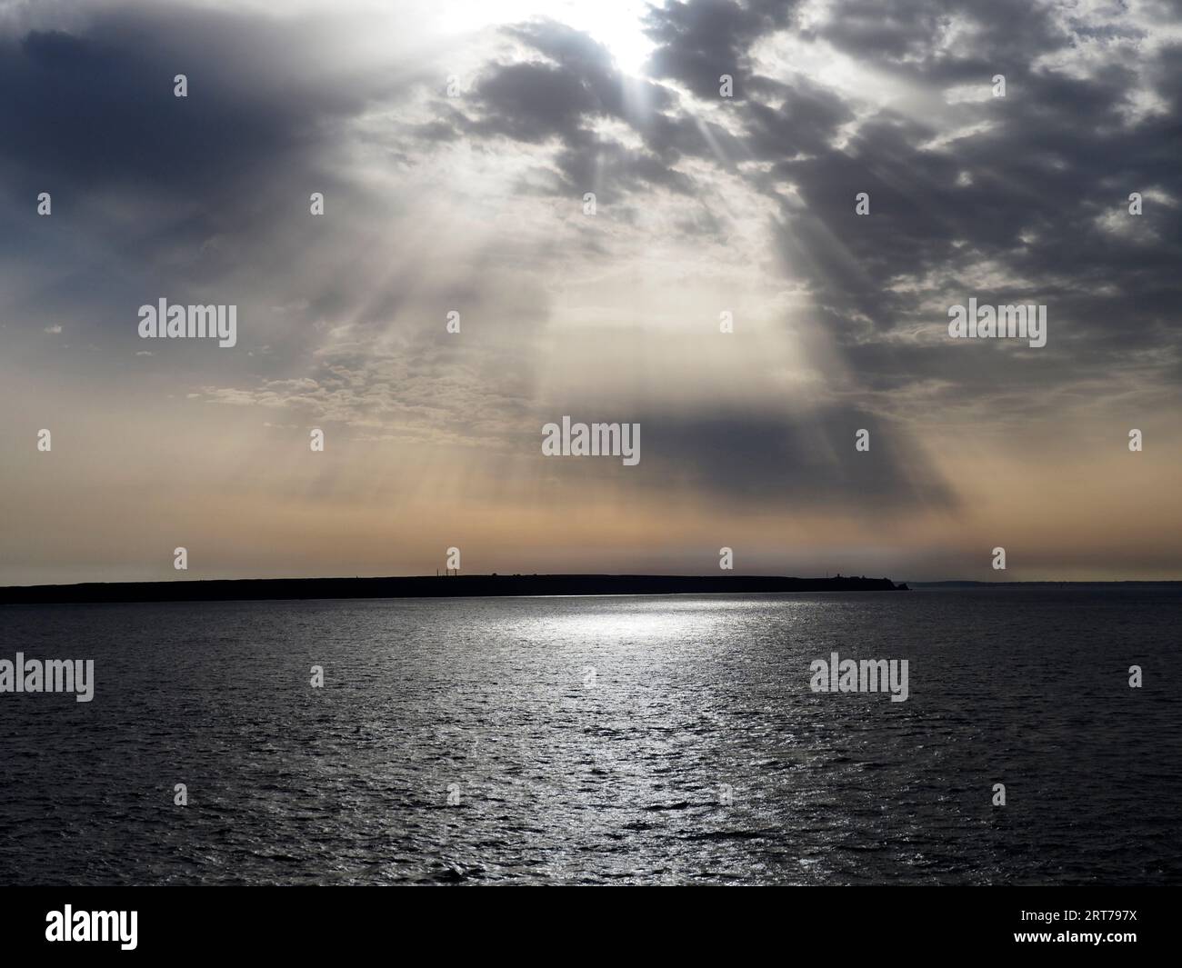 Morgenlicht über St. Ann's Head von Skokholm, Pembrokeshire, Wales Stockfoto