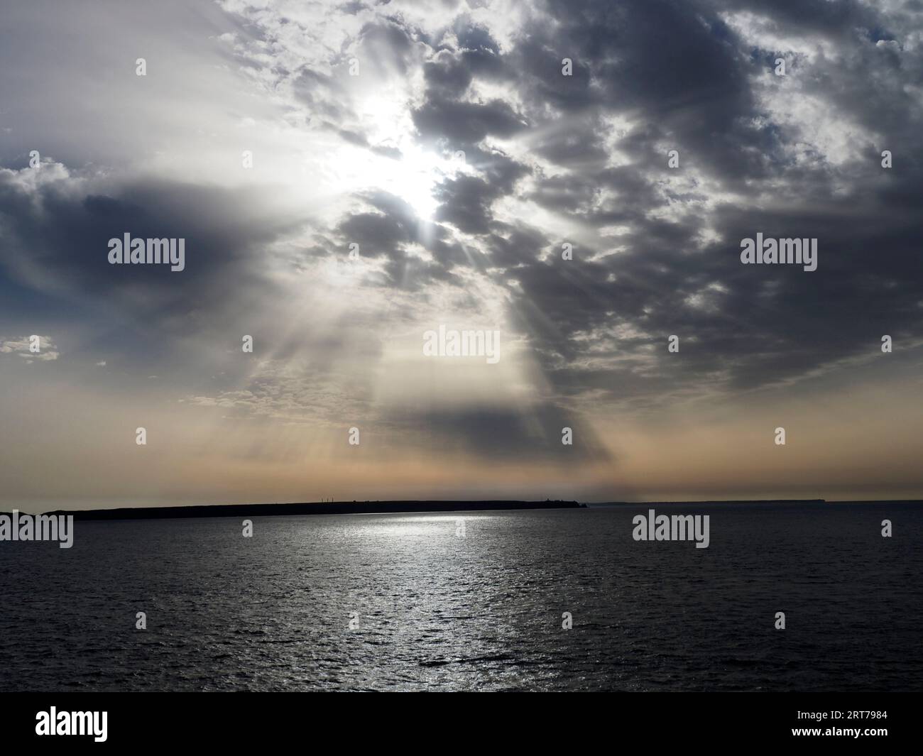 Morgenlicht über St. Ann's Head von Skokholm, Pembrokeshire, Wales Stockfoto