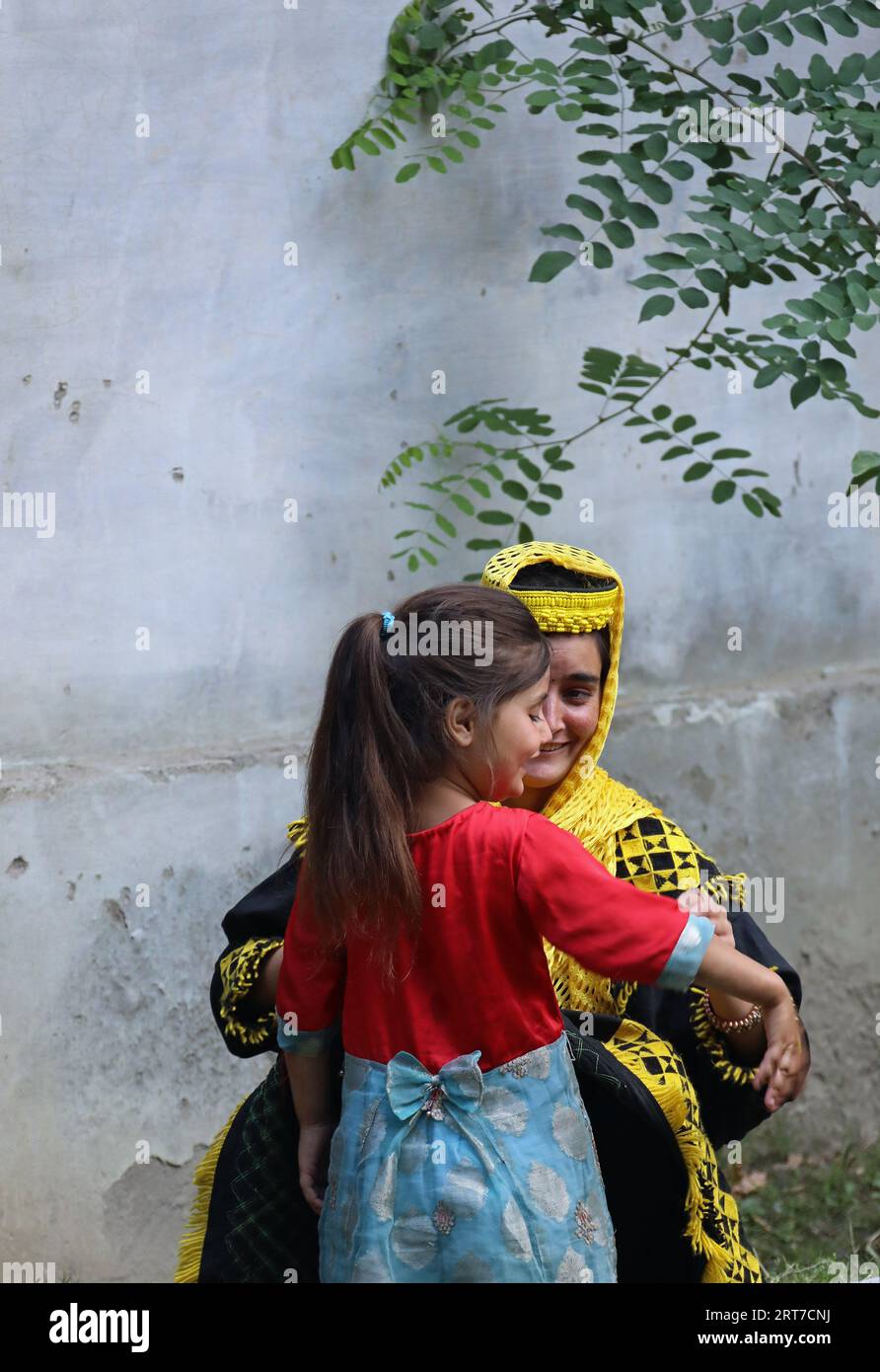 Kalasha Mutter und Tochter in Pakistan Stockfoto