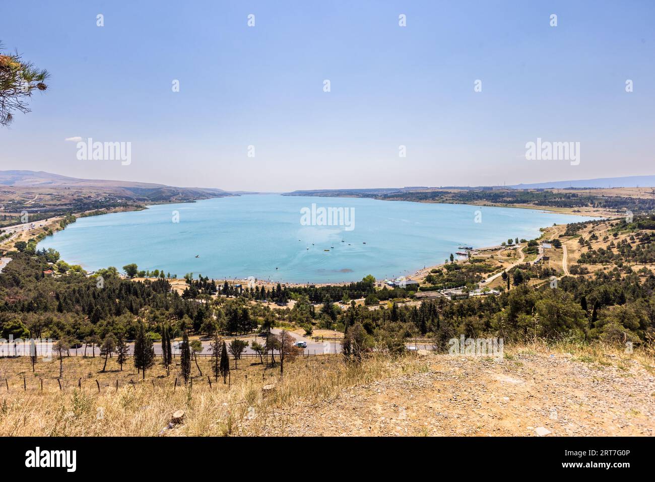 Die Chronik Georgiens ist ein Monument, das von weitem auf dem Mount Keeni in der Nähe von Tiflis, der Hauptstadt Georgiens, zu sehen ist. Sie wurde 1985 vom Bildhauer Zurab Tsereteli geschaffen. Tiflis, Georgia Stockfoto