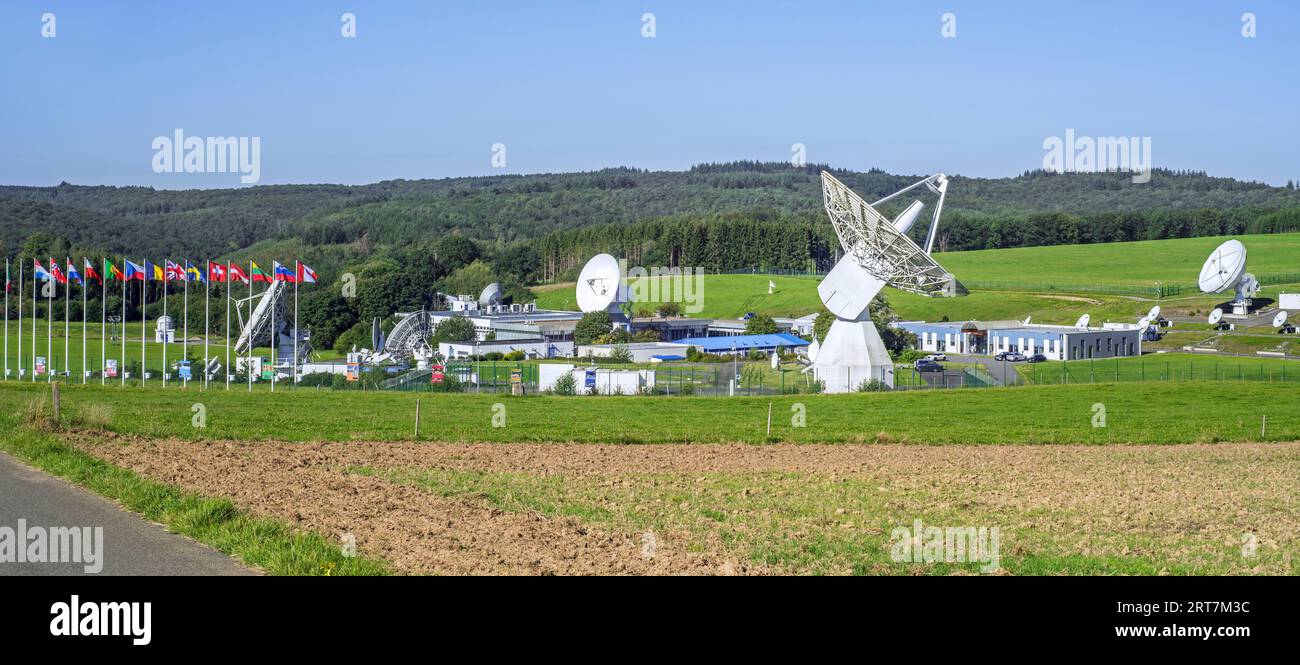 Galileo-Antennen am Bahnhof Redu, ESTRACK-Funkantennenstation für die Kommunikation mit Raumfahrzeugen in Libin, Luxemburg, Wallonien, Belgien Stockfoto