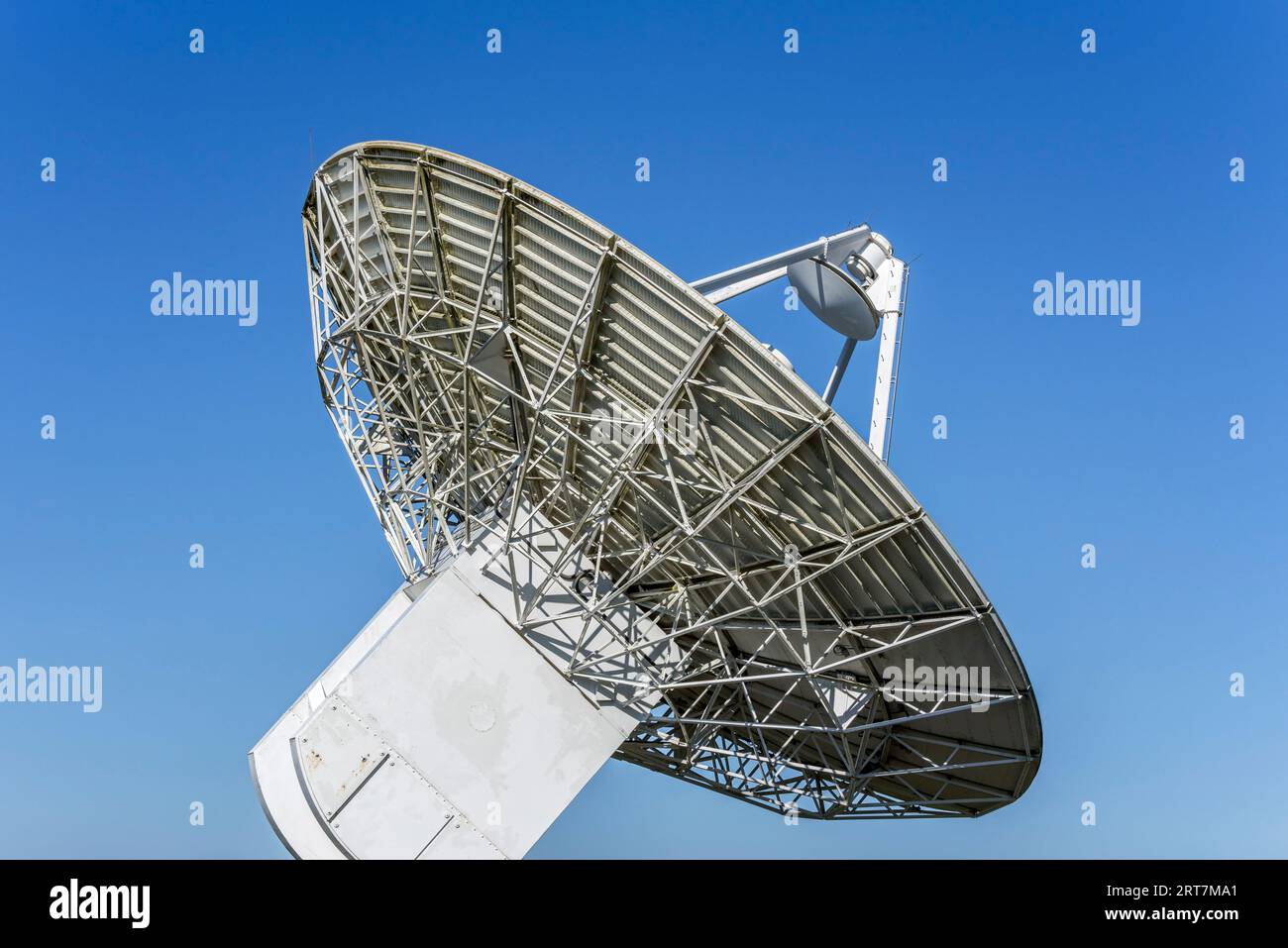 Galileo-Antenne am Bahnhof Redu, ESTRACK-Funkantenne für die Kommunikation mit Raumfahrzeugen in Libin, Luxemburg, Wallonien, Belgien Stockfoto