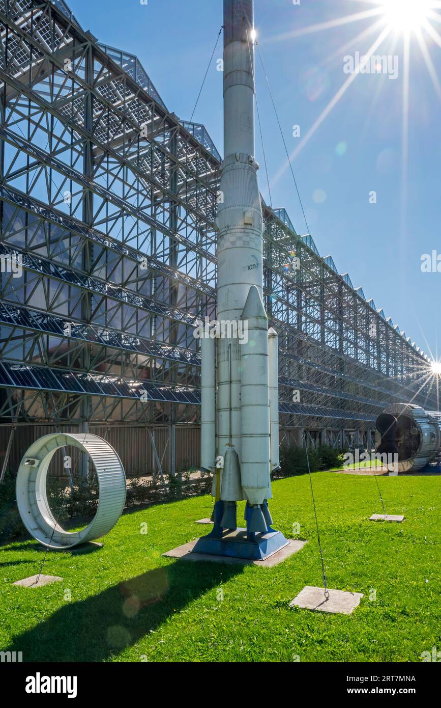 Rakete vor dem Euro Space Center, Raumfahrtmuseum in Transinne, Libin, Luxemburg, Wallonien, Belgien Stockfoto
