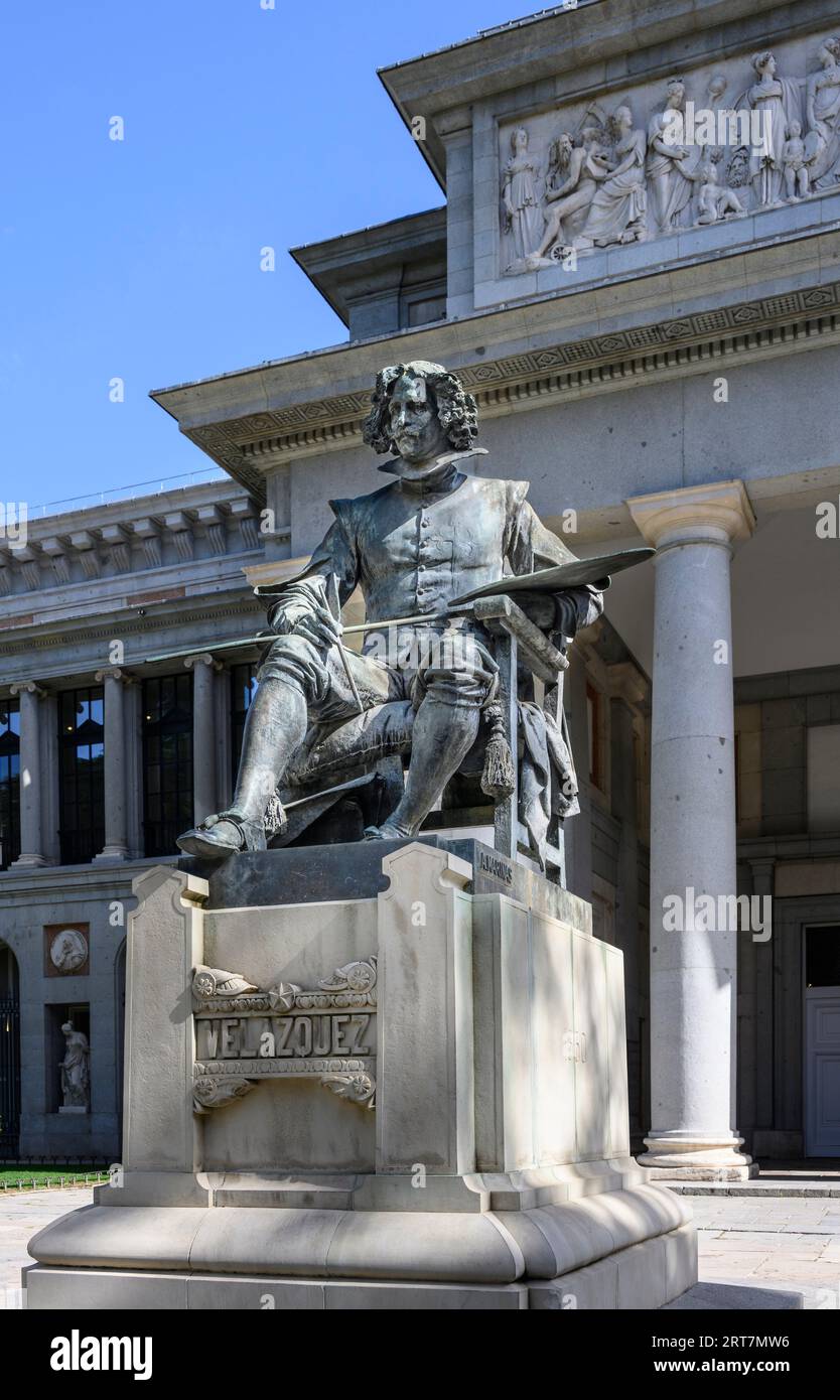 Statue des spanischen Malers Diego Velazquez außerhalb des Museo del Prado, Madrid, Spanien. Stockfoto