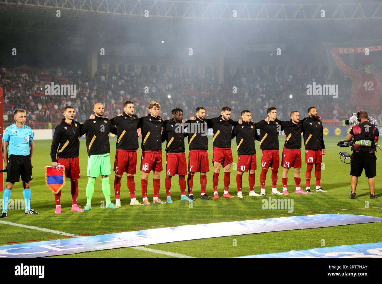 Jerewan, Armenien. September 2023. JEREWAN, ARMENIEN - 11. SEPTEMBER: Das armenische Team trifft am 11. SEPTEMBER 2023 in JEREWAN im armenischen Vazgen Sargsyan Republican Stadium auf die Nationalhymnen während des Qualifikationsspiels zur UEFA EURO 2024. Foto: Hrach Khachatryan/PIXSELL Credit: Pixsell/Alamy Live News Stockfoto