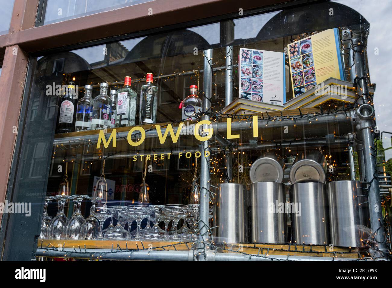 Mowgli Street Food Indian Restaurant Window, St Vincent Street, Glasgow, Schottland, Großbritannien, Europa Stockfoto